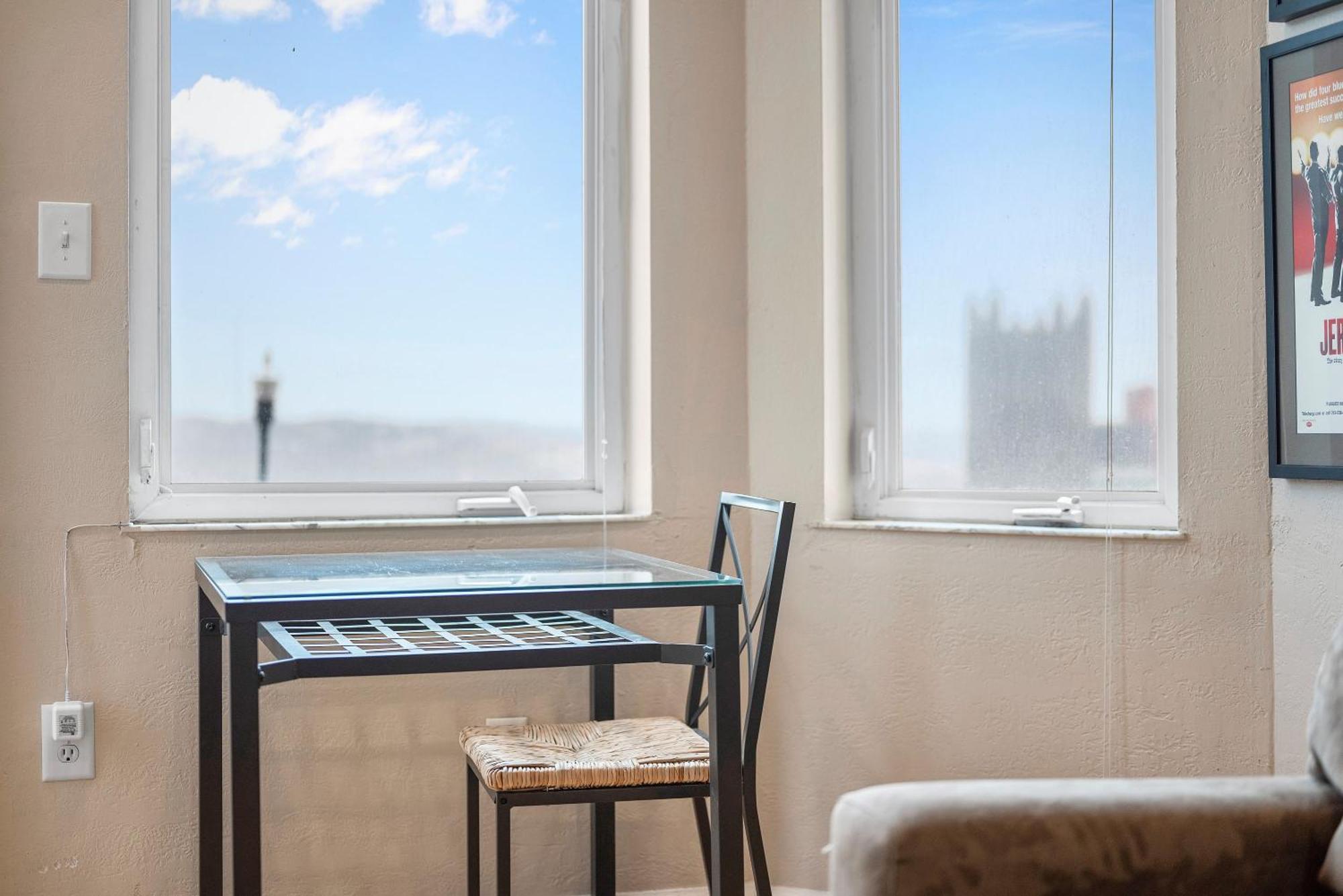 Charming Studio-Panoramic View-Your Pittsburgh Sanctuary Apartment Exterior photo